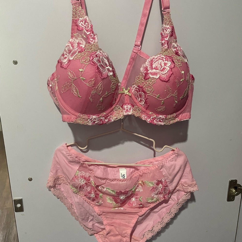 💙💙 SOLD 💙💙 copy list …New bra and panty combo set. Bra size 38B . - Picture 2 of 9